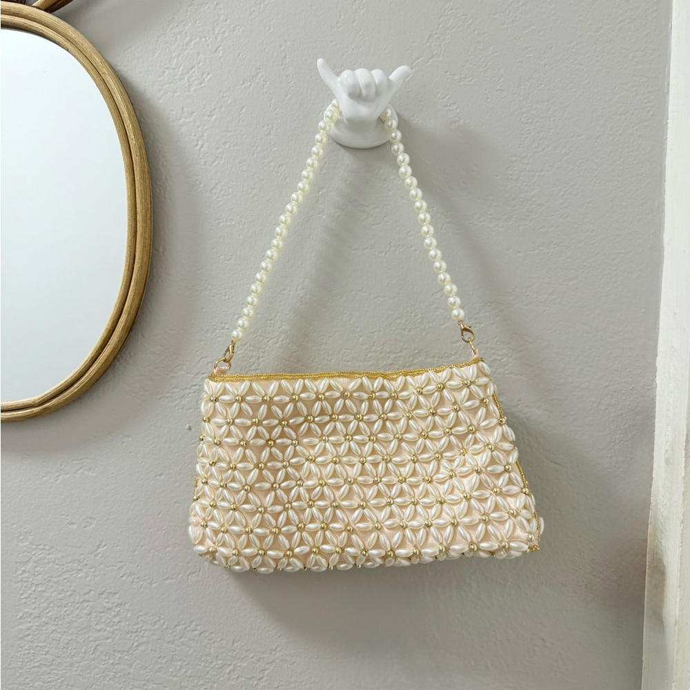 Tiktok viral daisy beaded shoulder bag w pearl strap house of Harlow 1960